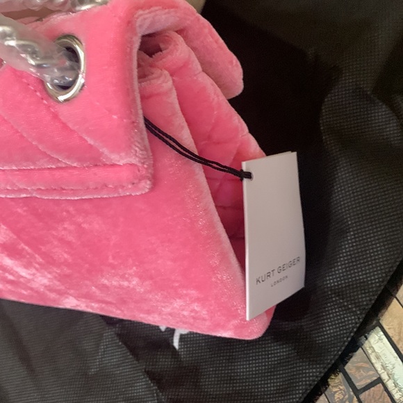 Kurt Geiger London Mini Braxton Velvet Shoulder Bag
KURT GEIGER LONDON - Picture 16 of 17